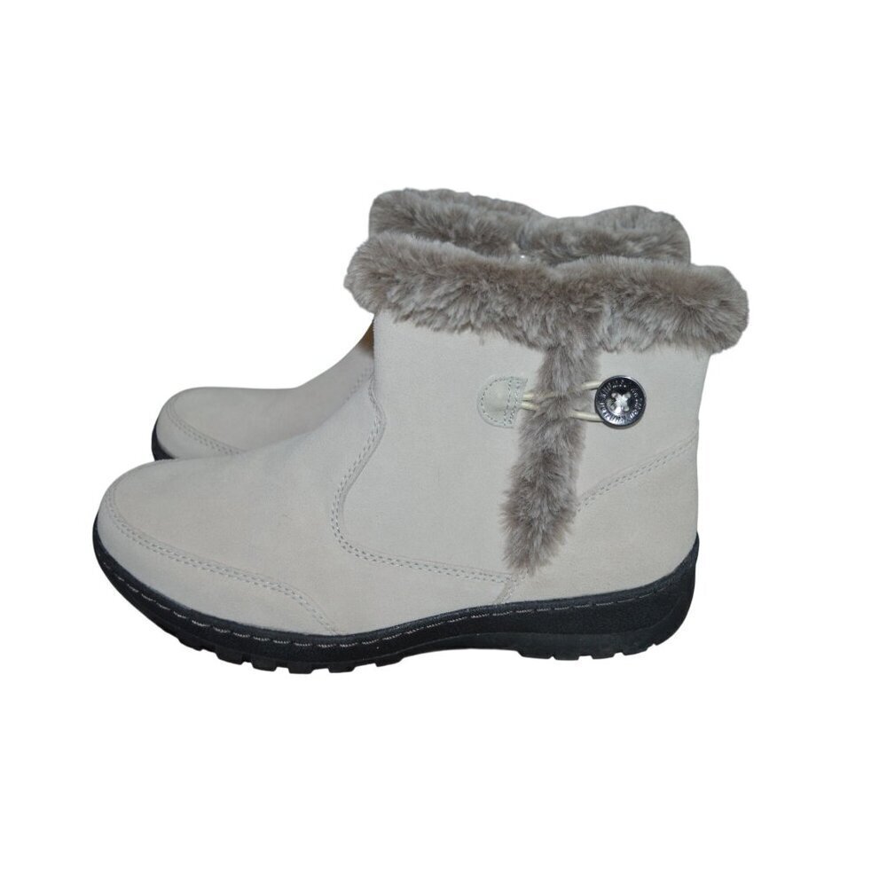 NWOT Khombu Iris All Weather Boots Cream Off White Women Size 8 Winter Gorpcore
